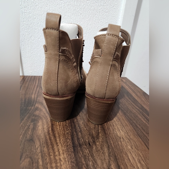 Mia Brown Fringe Boots - Picture 4 of 5